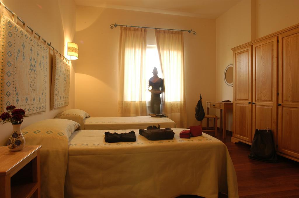 Hotel Omu Axiu Orroli Exteriér fotografie