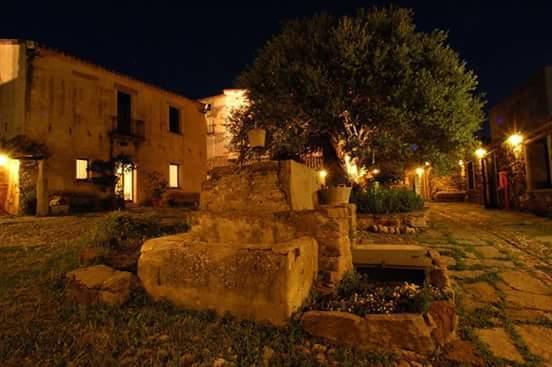 Hotel Omu Axiu Orroli Exteriér fotografie